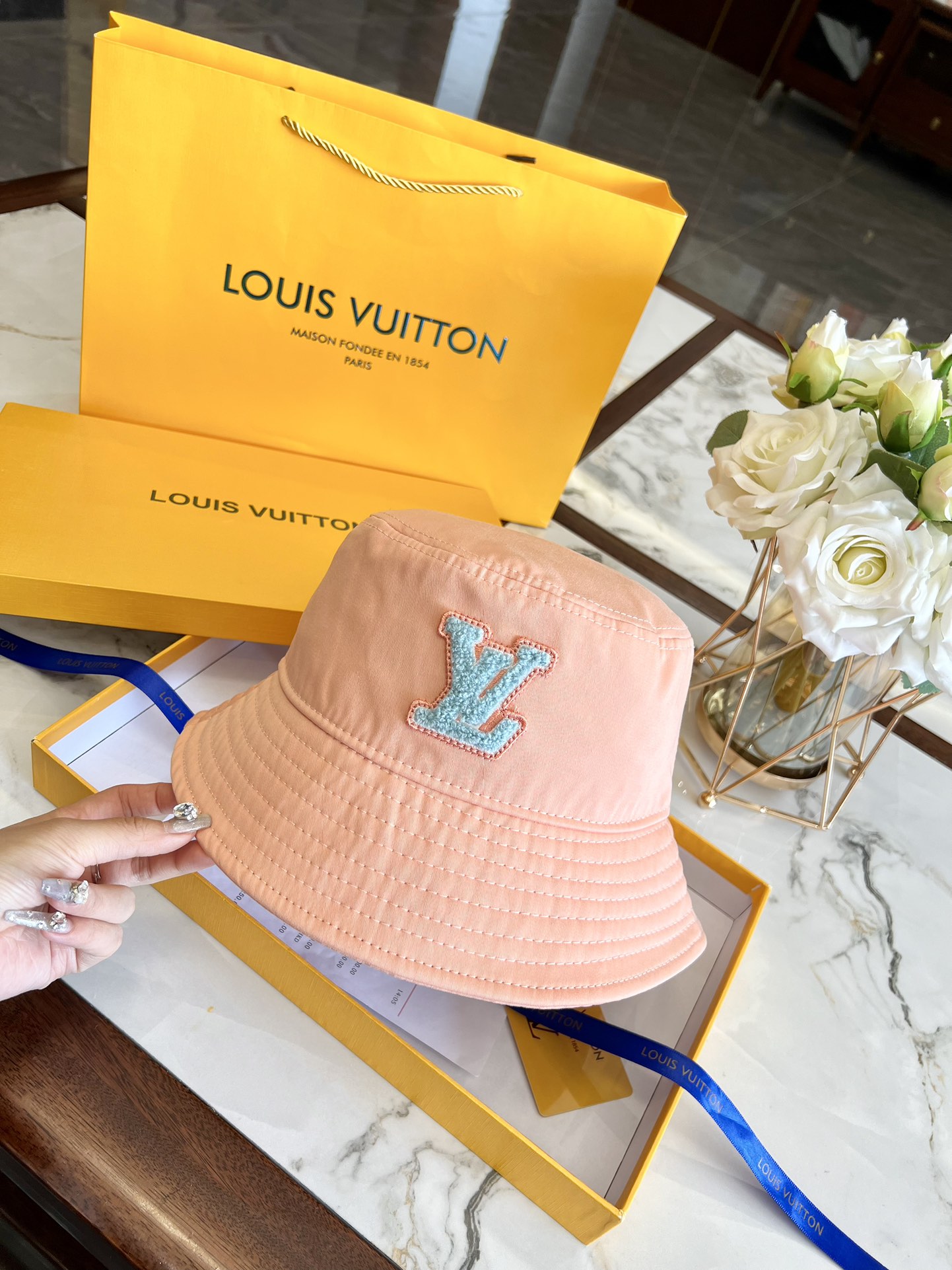 LV hat model 22